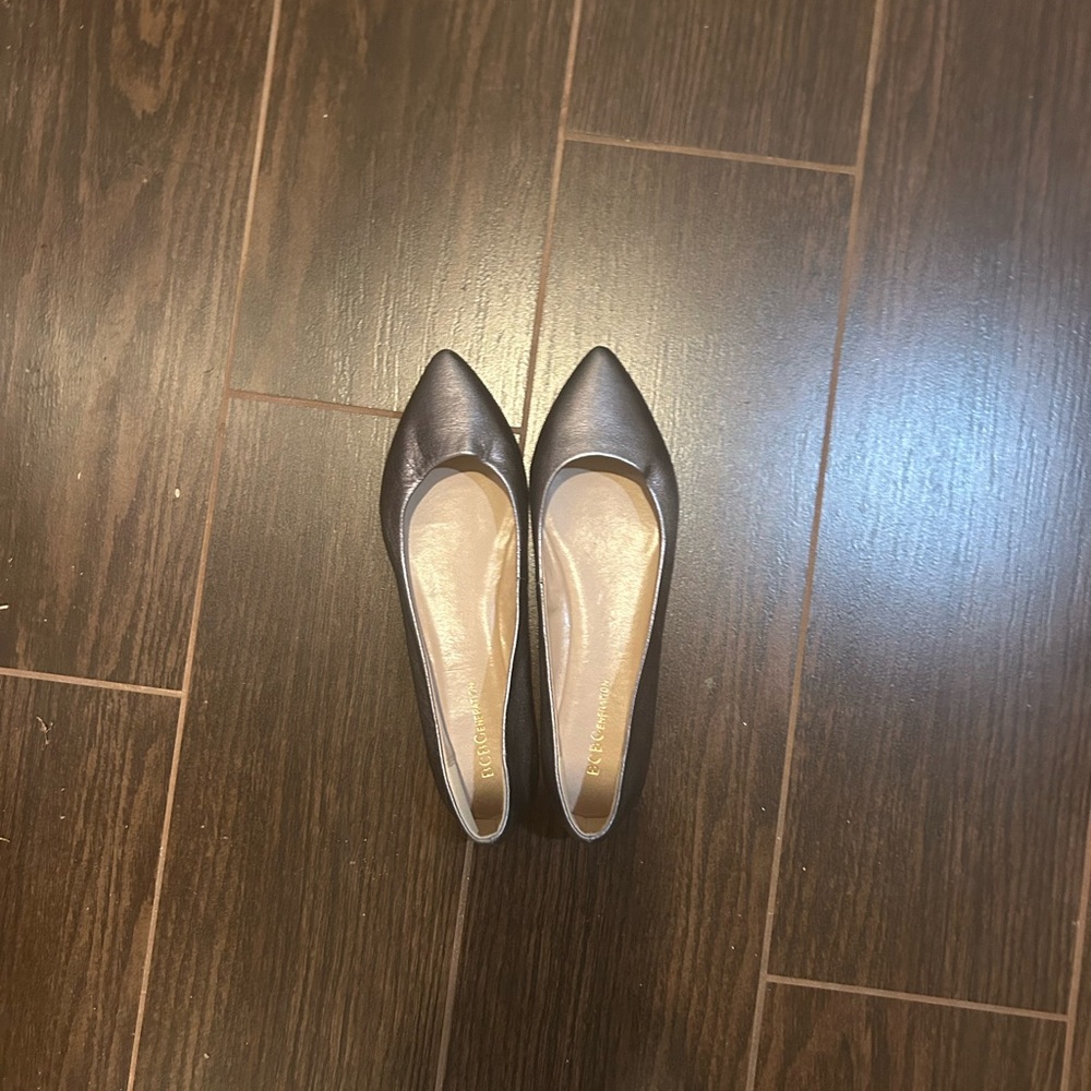 Enzo Angiolini Metallic Gray Flats